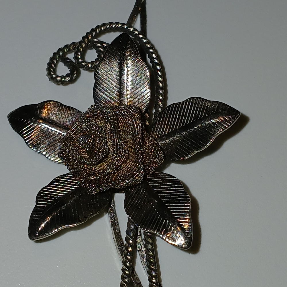 Elegant Silver Floral Brooch Necklace